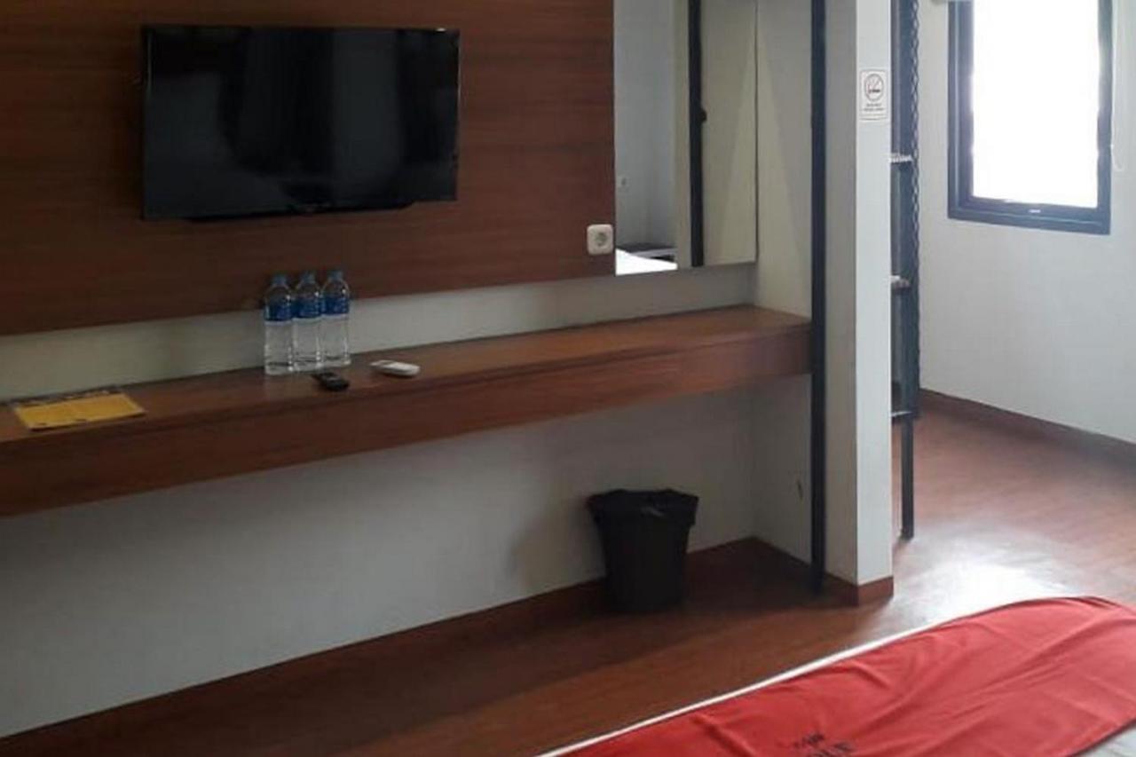 Reddoorz Plus @ Doorman Guest House Bandung Exterior photo